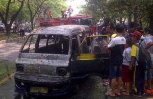 Diduga Konslet Mobil Angkot Hangus Terbakar