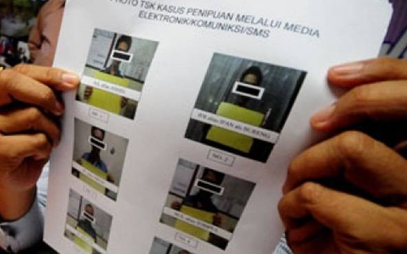 Polisi Bekuk Bos Penipu Via SMS