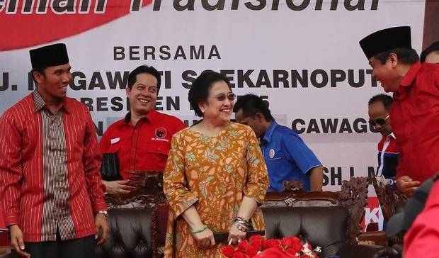 Terbang Ke Jambi, Megawati "Dukung Jagoannya"
