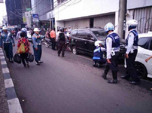 Terjaring Razia Parkir Liar Di Pasar Asemka 41 Kendaraan Diamankan.