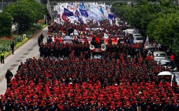 Ribuan Buruh Kepung Istana Presiden