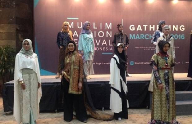 Jelang Puasa Ratusan Desainer Pamerkan Fashion Muslim