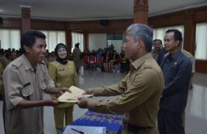 Demi Wujudkan Pembangunan Desa, Iskandar Pasang Badan