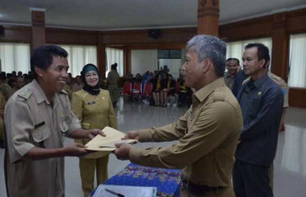 Demi Wujudkan Pembangunan Desa, Iskandar Pasang Badan