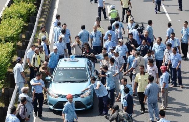 TNI Ambil Sikap Dalam Pengamanan Demo Sopir Taxi