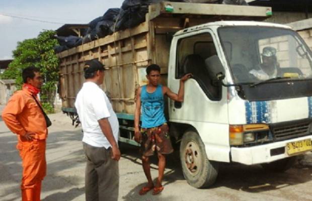 Truk Pembuang Sampah Di Kapuk Muara, Tertangkap OTT