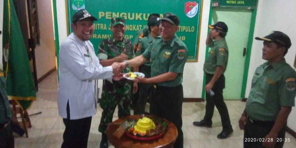 Danramil 03/GP Kukuhkan Ketua Mitra Jaya 337 Kelurahan Danramil 03/GP Kukuhkan Ketua Mitra Jaya 337 Kelurahan